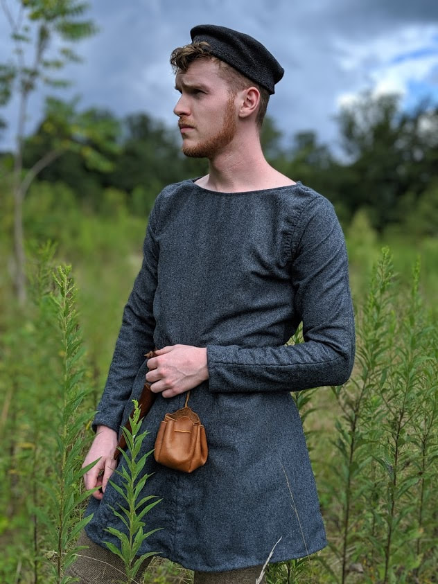 Viking Age Fashion: Men's Type I Tunic from 10th Century Haithabu